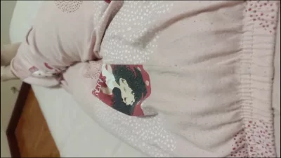 吐舌头样子很诱惑的53岁美熟女被内射中出1972属鼠