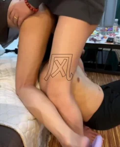 绿奴伺候男女主口舌伺候